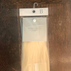 NEW in pack Bombshell Professional hand tied sew in extensions